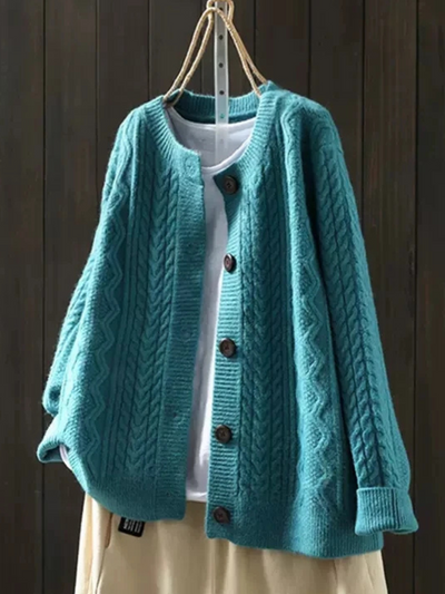 Lene – Kabelstrikket Cardigan med Knapper