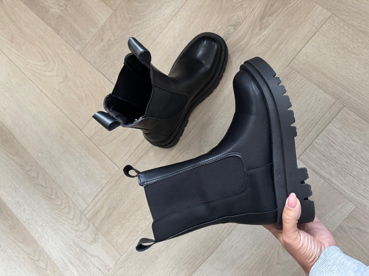 Christina | Chelsea Boots
