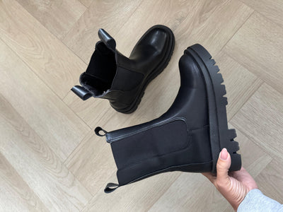 Christina | Chelsea Boots