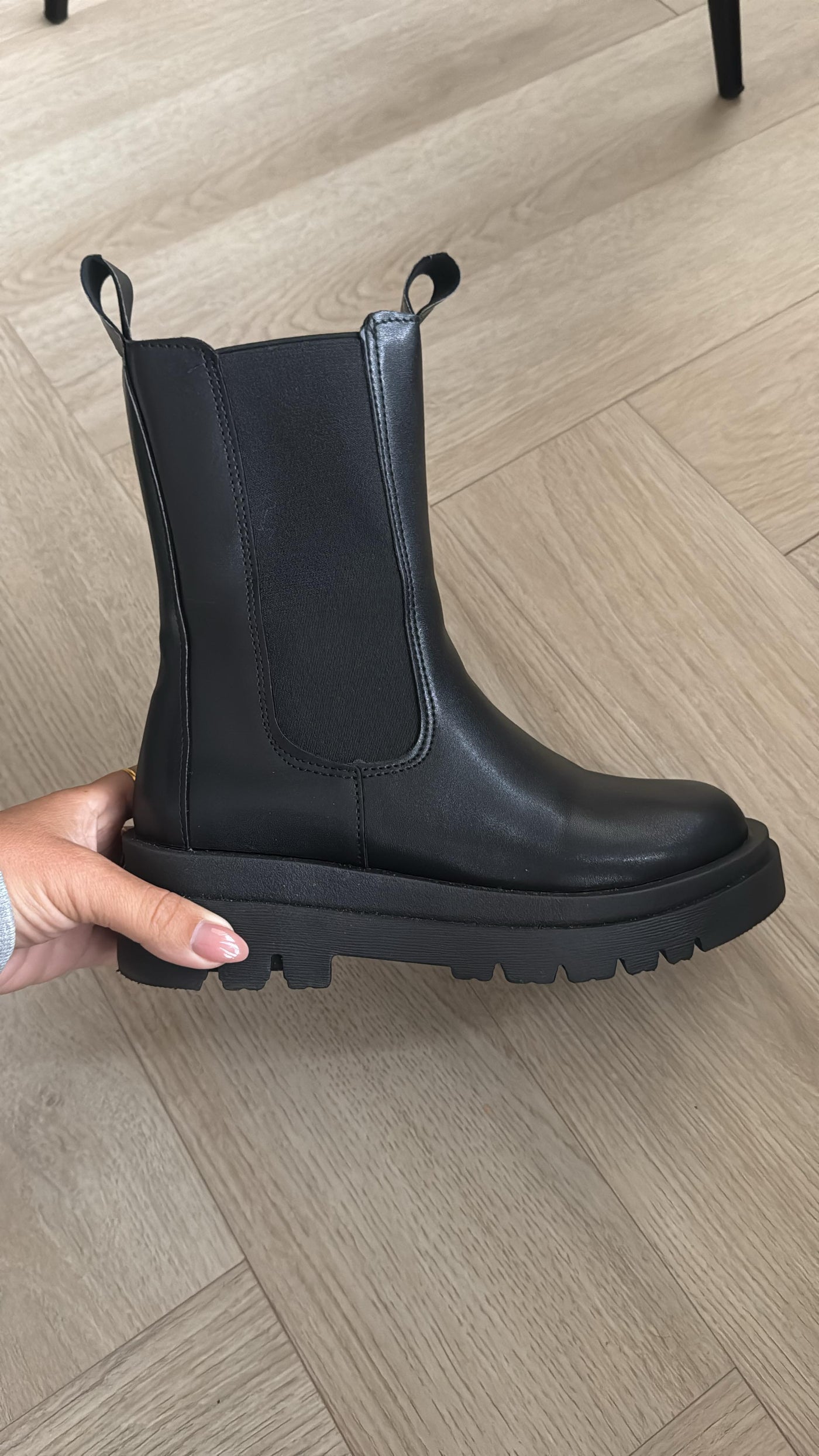 Christina | Chelsea Boots